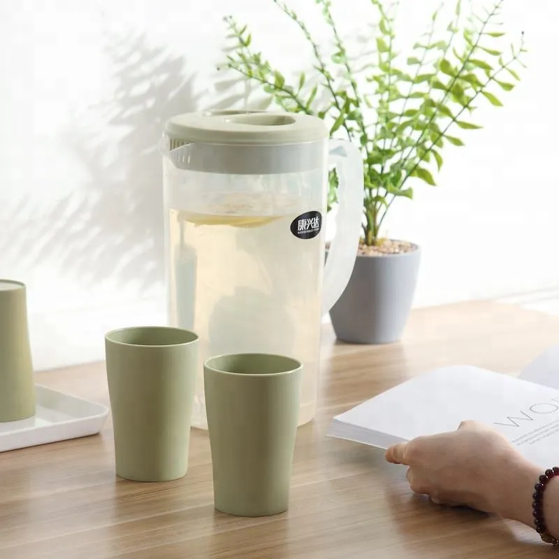 Kunststoff-Wasserkrug-Set im Großhandel | Wasserkrug-Set mit Deckel & 4 Bechern