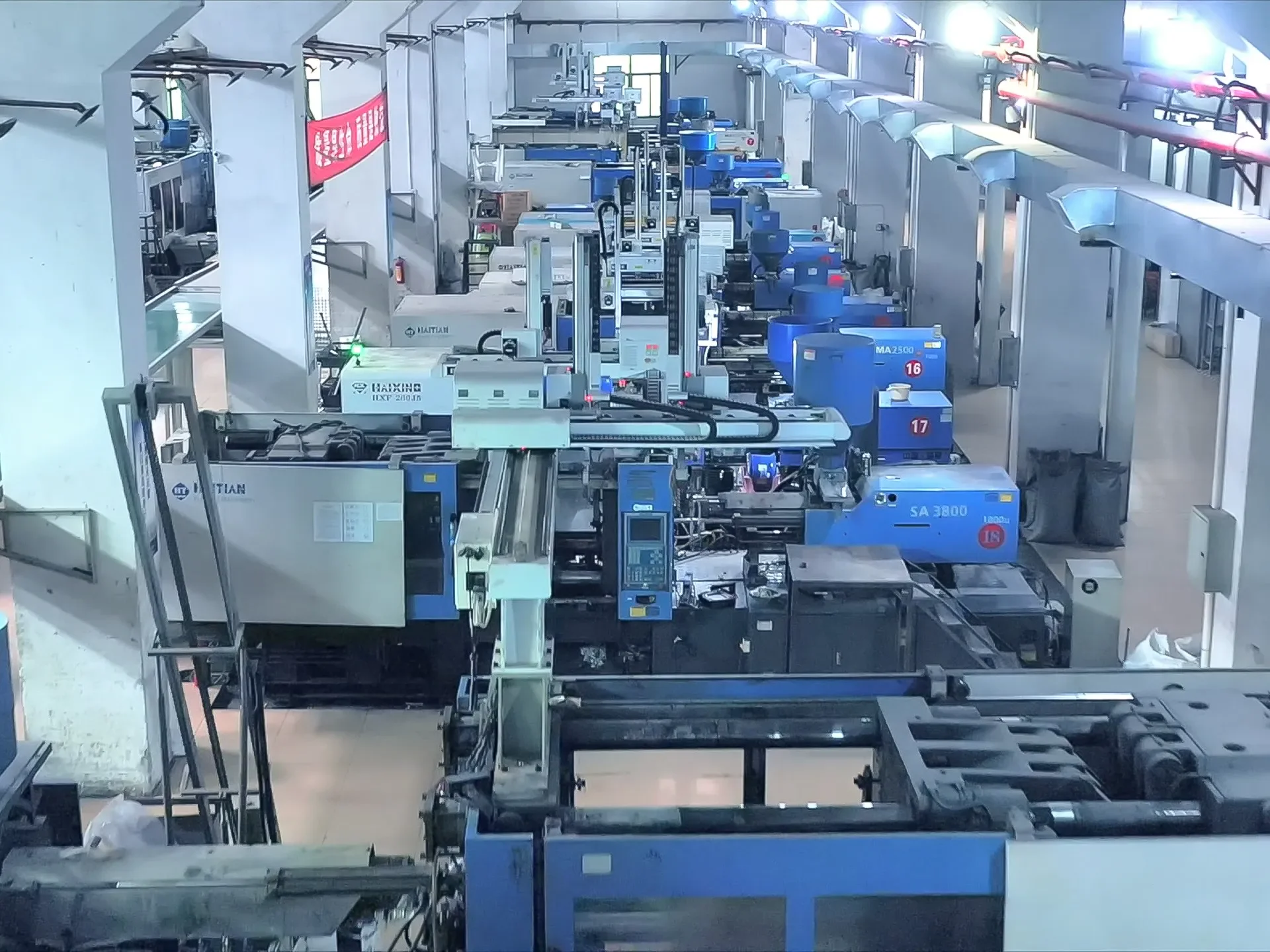 Food storage container injection molding facility